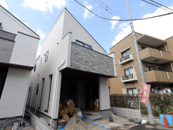 【外観】 2号棟 8月上旬撮影