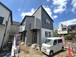 【外観】 1号棟 8月上旬撮影