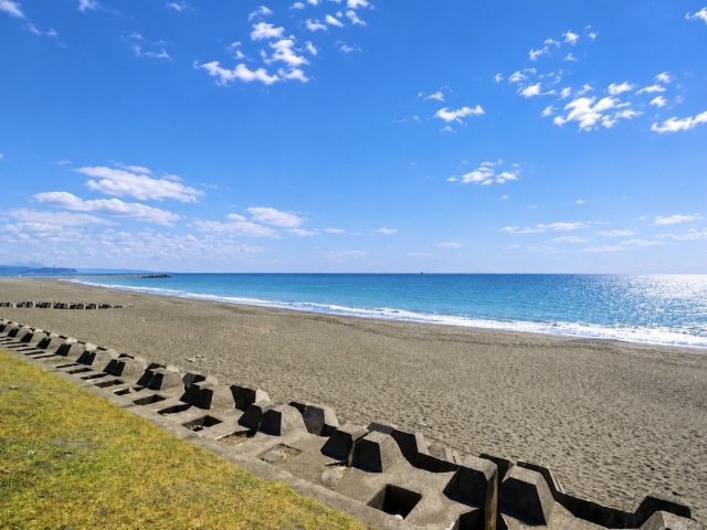 ~徒歩2分地に「茅ヶ崎サザンビーチ」があり、海をすぐそこに感じられる、湘南らしい贅沢なロケーション~