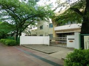 世田谷区立駒留中学校