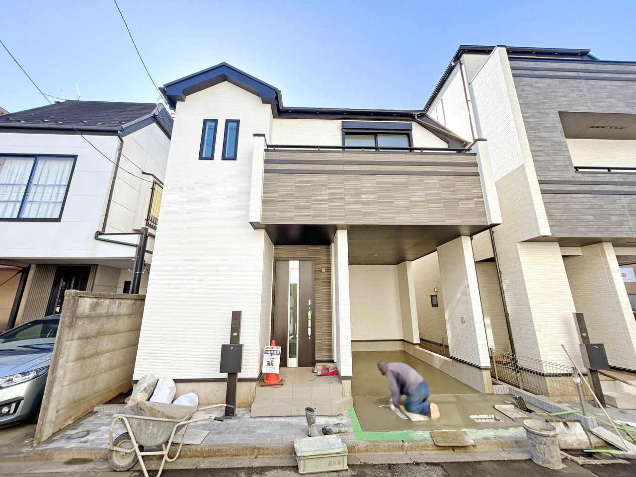 【外観：11月中旬撮影】
