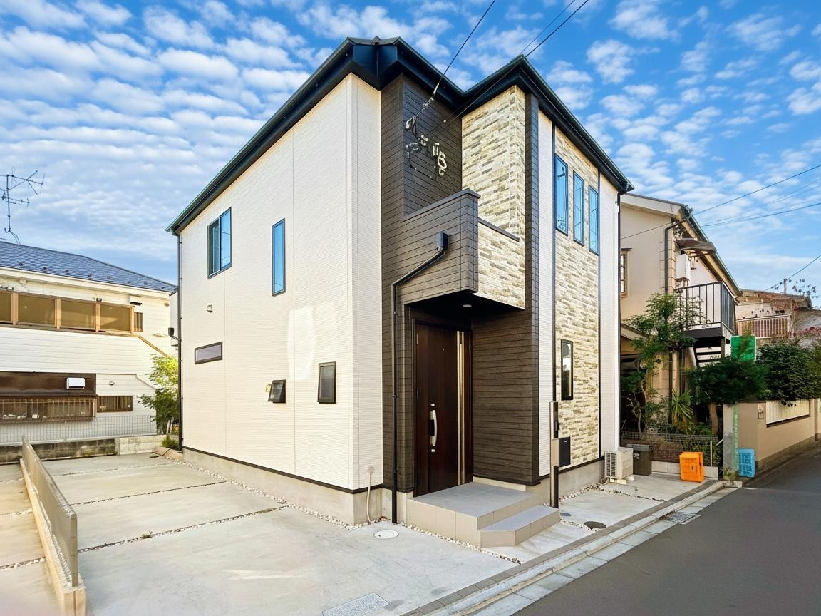 狛江市猪方3丁目31-16付近 飯田産業旧分譲築浅中古戸建 メインイメージ1