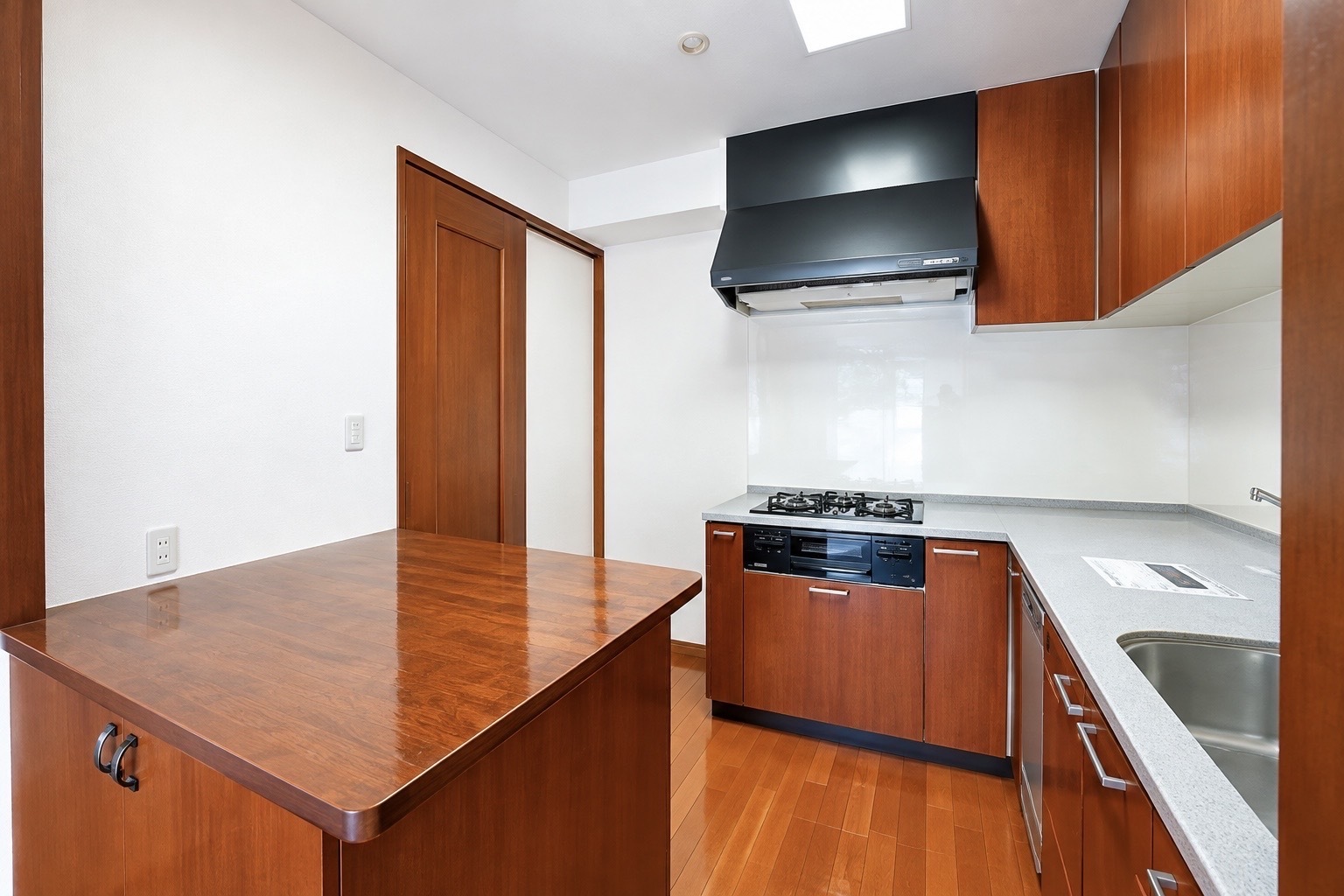 パークハウス代々木上原 三菱地所旧分譲中古マンション 3階最上階 メインイメージ3